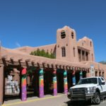 【ニューメキシコ】エスニックなアートの街サンタフェの見どころをすべて紹介。奇跡の階段やおすすめレストラン。